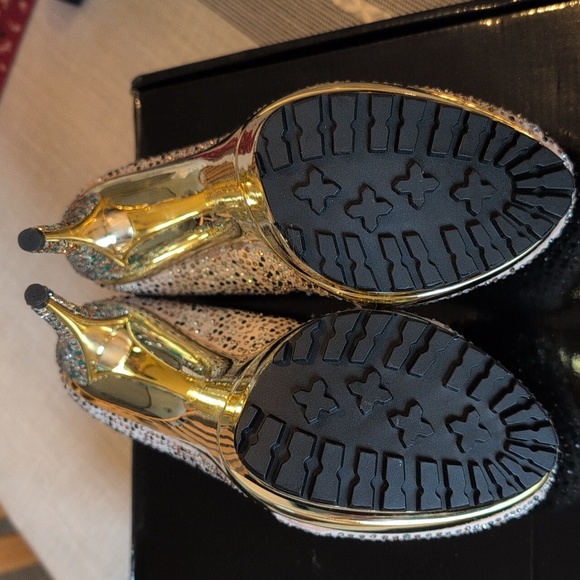 Elegant Gold and Silver High Heels - Picture 7 of 7